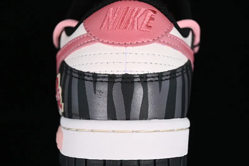 All Categories Nk SB Dunk Series Nk SB Dunk Low Low-top Sneakers Nk Dunk Low Panda Prank-Summer Theme Gesanghua Strawberry Oreo SB Strap Low-top Casual Sneakers CW1590-100